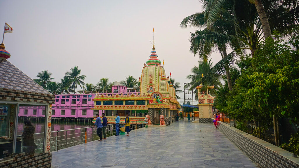 bong travels - August 2 RADHE KRISHNA TEMPLE